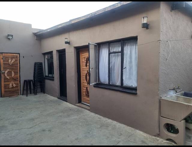 2 BEDROOM HOUSE FOR SALE IN PIMVILLE